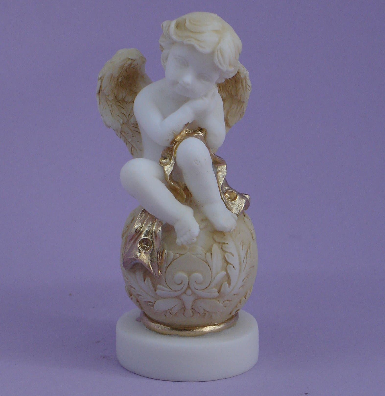 Angel sitting on a sphere statue type 2