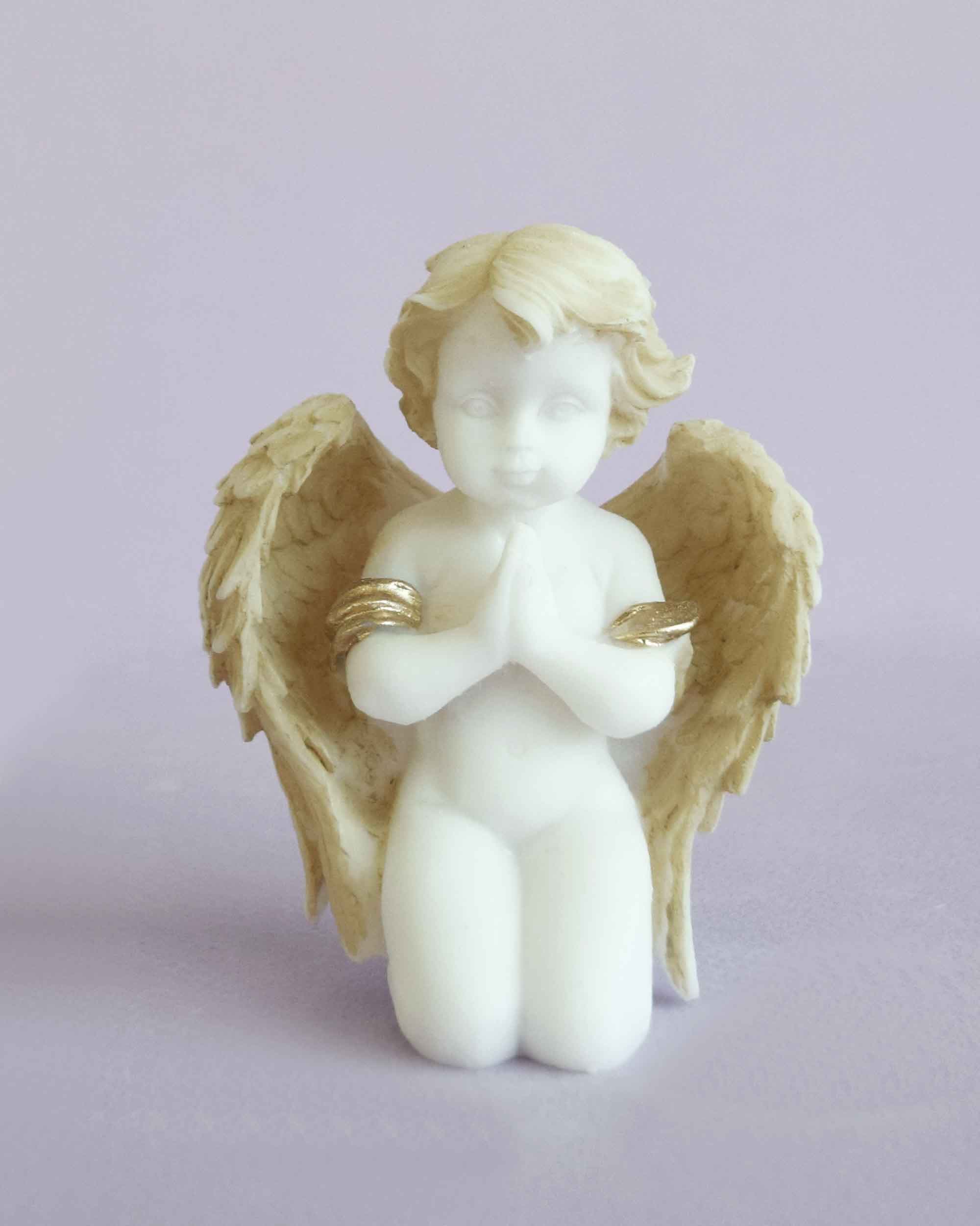 Angel statue praying on its knees