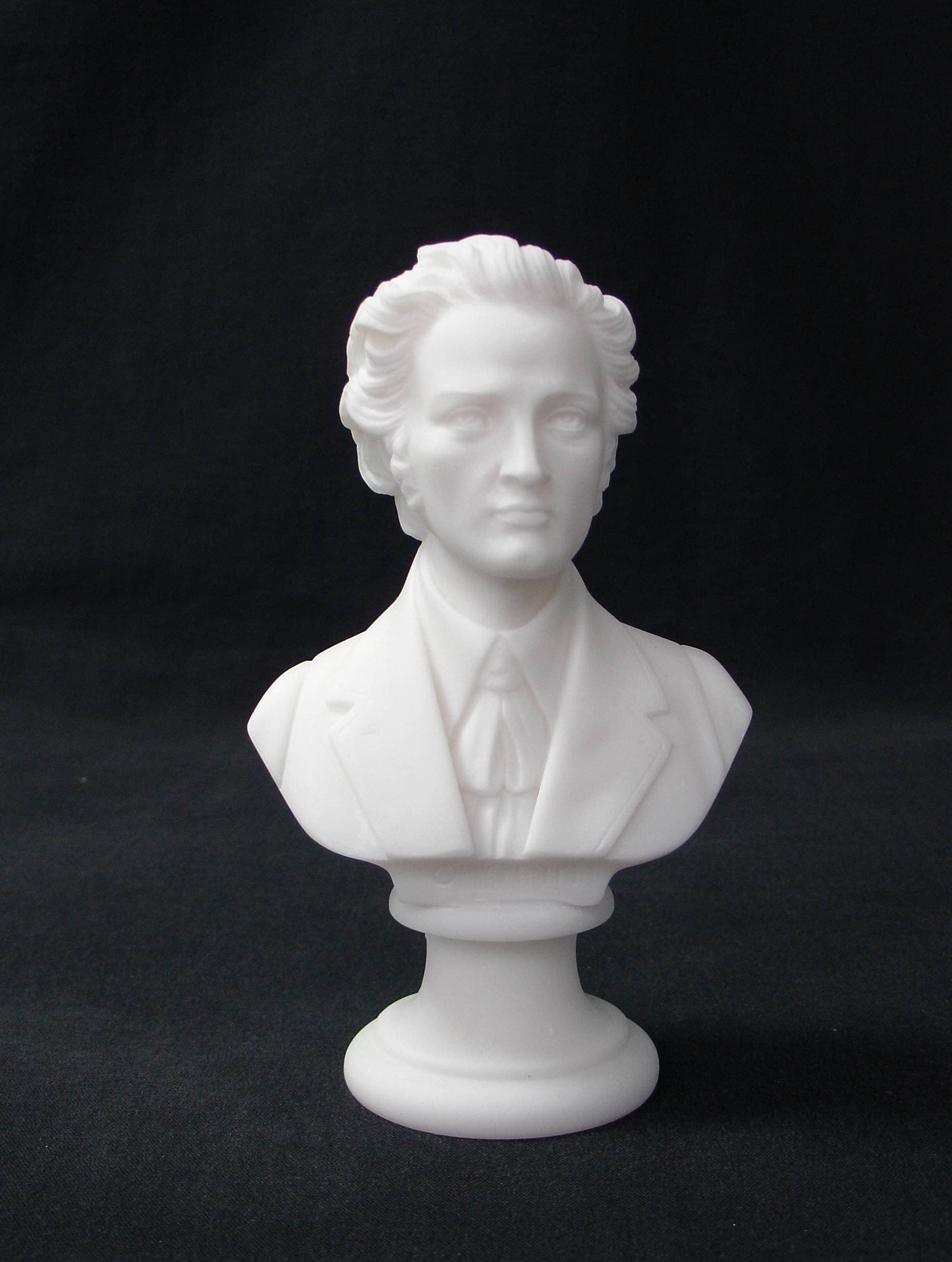 Frederic Chopin bust statue