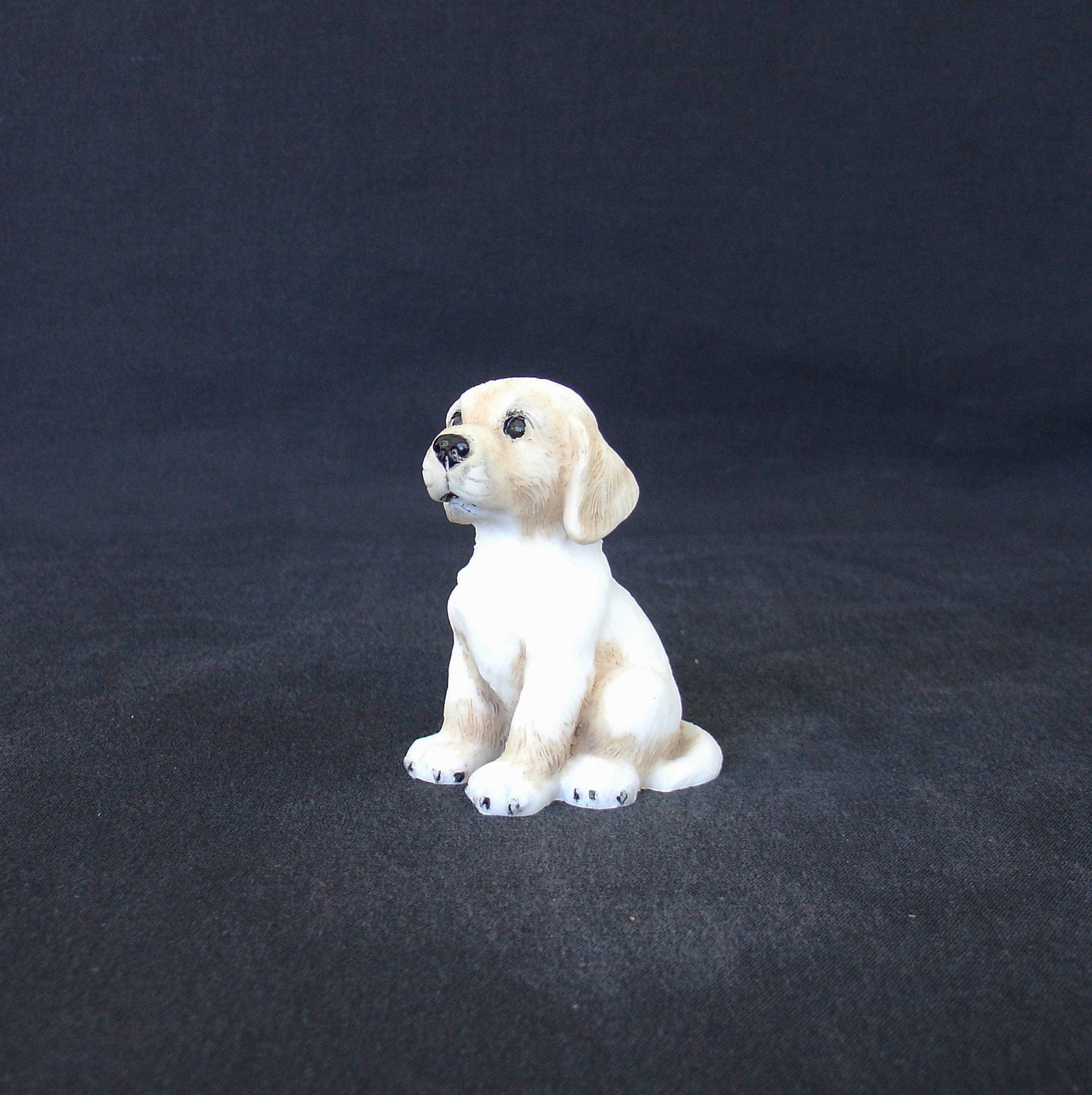 Labrador pet dog statue sitting on the floor