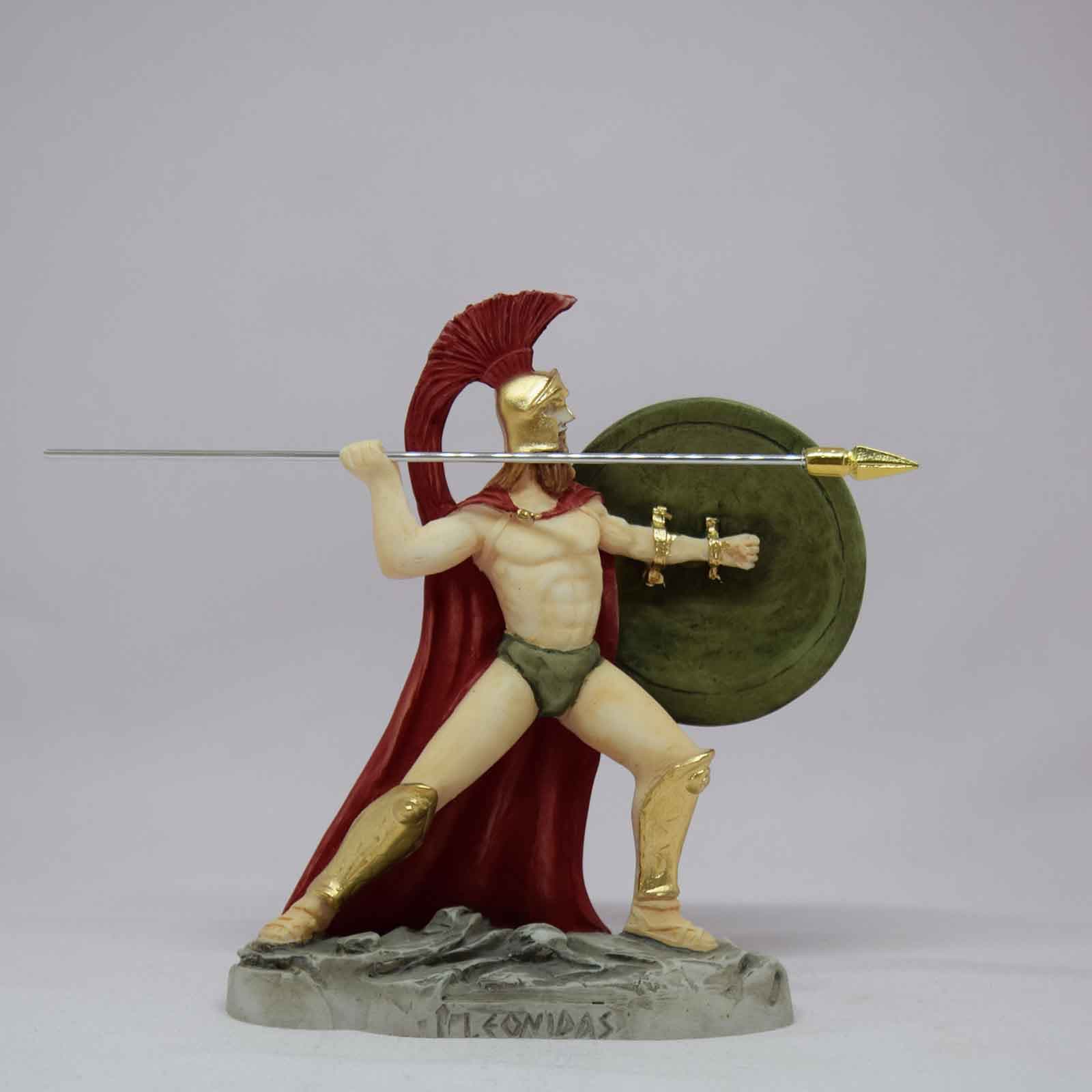 Leonidas statue ready to throw his spear
